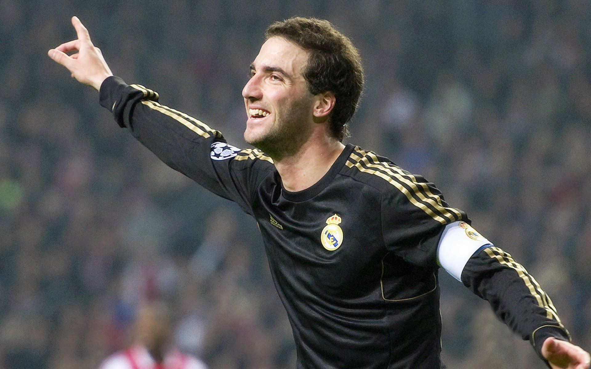 综合格斗赛场焦点！阿根廷队对阵葡萄牙队，关键一战，双方鏖战至最后一刻