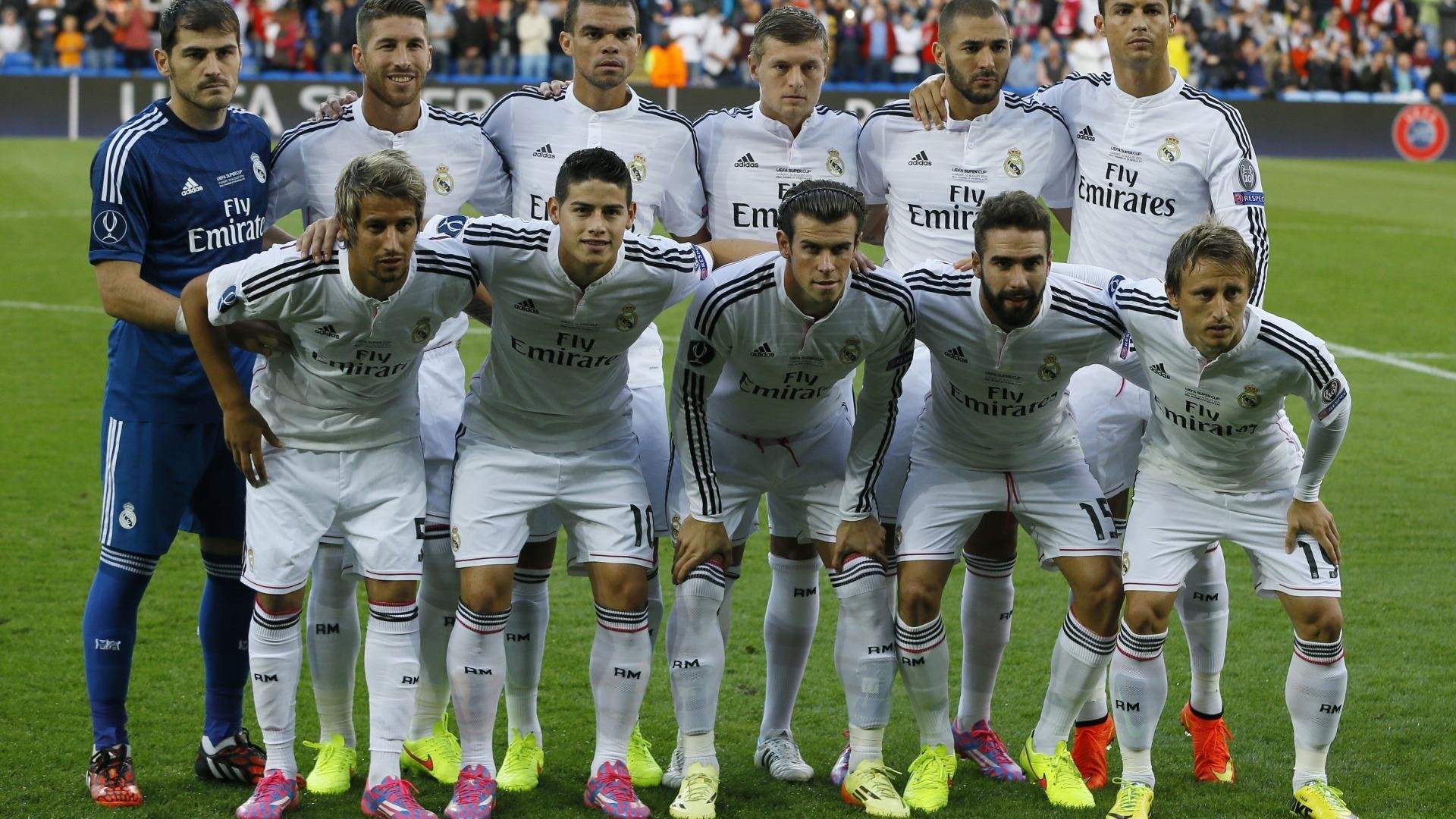 足球赛场焦点！比利时队对阵澳大利亚队，意外判罚引发热议，比赛氛围紧张